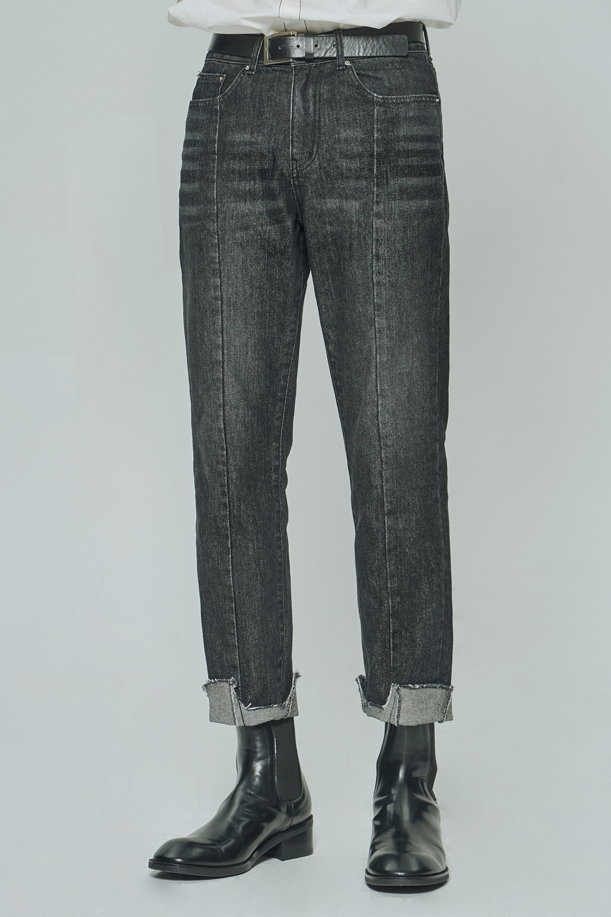 BLACK IMBALANCE TAPERED CROPPED JEANS
